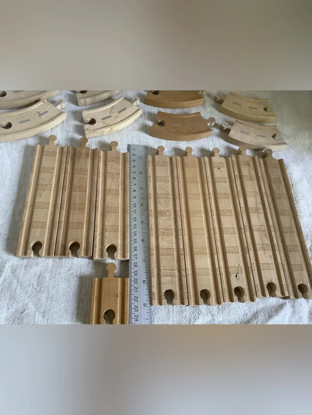 Hard to find Vintage 17 pc set of Thomas Wooden Railway Track